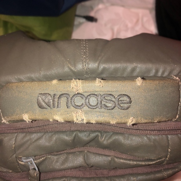 SOLD Incase CANVAS BACKPACK GREAT BAG - Picture 4 of 8